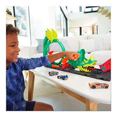 Hot Wheels Ejderha İle Mücadele Pisti HDP03