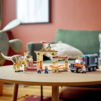 LEGO Jurassic World T. rex ve Atrociraptor Dinozor Kaçışı 76948