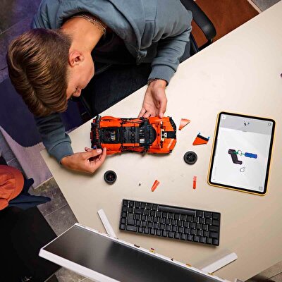 LEGO Technic Bugatti Chiron Pur Sport Hiper Araba 42222