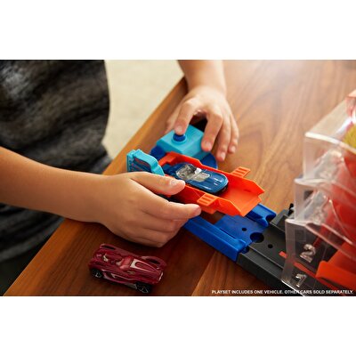 Hot Wheels Tekerlekli Yarış Dünyası Oyun Seti Parkurda Dönüş Macerası GBF95