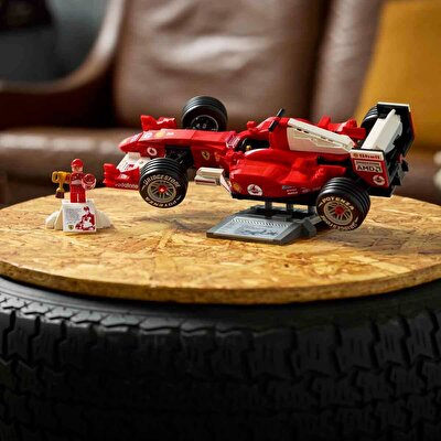 LEGO Icons Ferrari F2004 ve Michael Schumacher 11375
