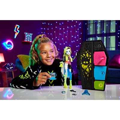 Monster High Gizemli Arkadaşlar Neon 3. Seri Frankie Stein HNF79