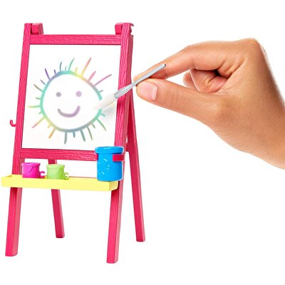 Barbie ve Meslekleri Oyun Setleri Resim Öğretmeni Sarı Saçlı GJM29