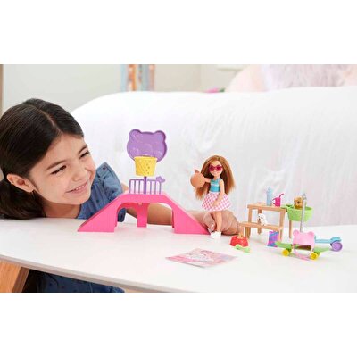 Barbie Chelsea Kaykay Parkı HJY35
