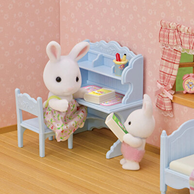 Sylvanian Families Kar Tavşanı Kız ve Çalışma Masası