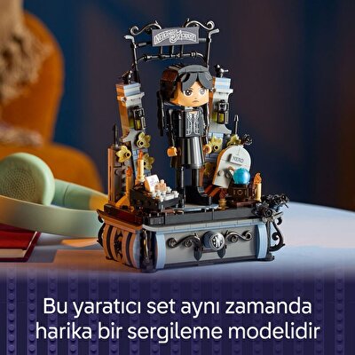 LEGO Wednesday Addams Figürü 76780