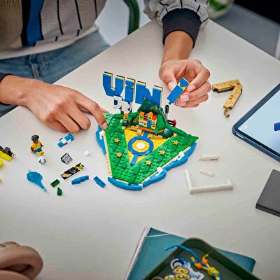 LEGO Editions Vini Jr. Unutulmaz Futbol Anları 43027
