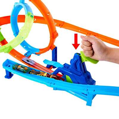 Hot Wheels Stunt Tracks Dolambaçlı Akrobatik Hız Pisti JHK73