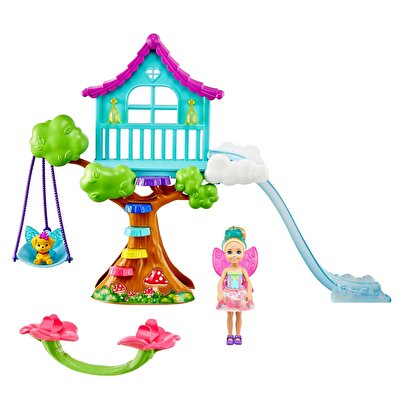 Barbie Dreamtopia Chelsea ve Eğlenceli Dünyası Oyun Seti Ağaç Ev GTF49