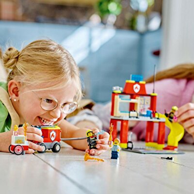 LEGO City İtfaiye Merkezi ve İtfaiye Kamyonu 60375