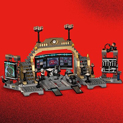 LEGO® DC Batman Batcave: Riddler Karşılaşması 76183