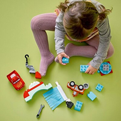 LEGO Duplo Disney Şimşek McQueen ve Mater'in Oto Yıkama Eğlencesi 10996