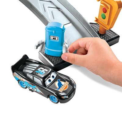 Cars Dinoco Araba Yıkama Oyun Seti GTK91