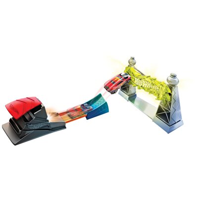 Hot Wheels Akrobasi Atlayışı Yarış Seti Elektrik Kulesi FTH80