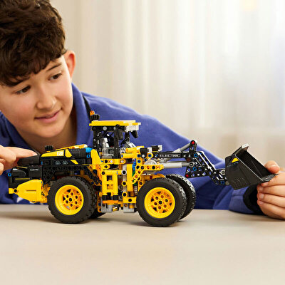 LEGO Technic Volvo L120 Electric Tekerlekli Yükleyici 42209