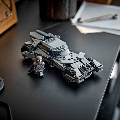 LEGO DC Batman Batman ve Superman Batmobile 76331