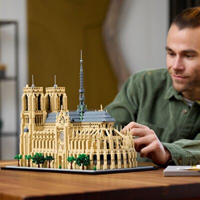 LEGO Architecture Notre Dame Katedrali 21061