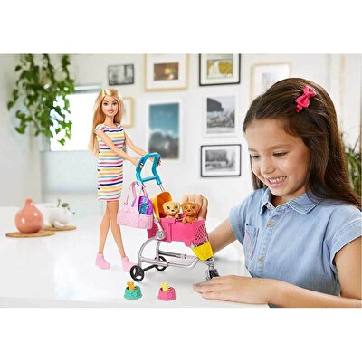 Barbie ve Köpekleri Geziyor Oyun Seti GHV92