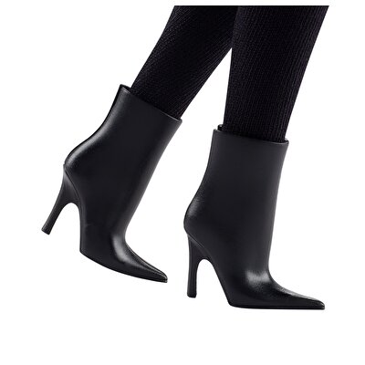 Barbie Koleksiyon Sonsuz Zarafet Bebeği GHT65