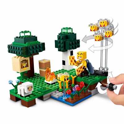 LEGO Minecraft Arı Çiftliği 21165