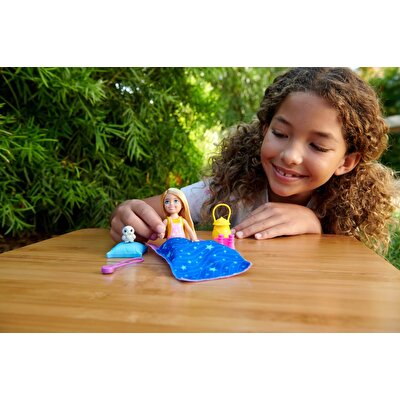 Barbie Chelsea'nin Kamp Macerası Oyun Seti HDF77