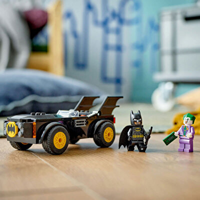 LEGO  DC Batmobile Takibi Batman Jokere Karşı 76264