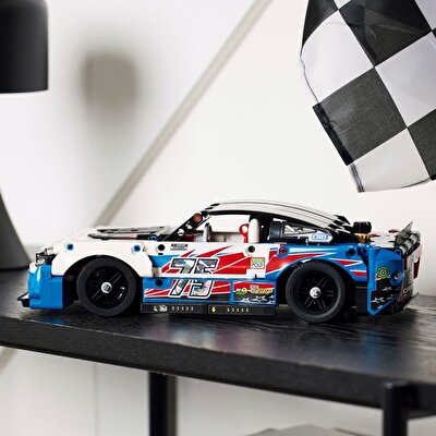 LEGO Technic NASCAR Yeni Nesil Chevrolet Camaro ZL1 42153
