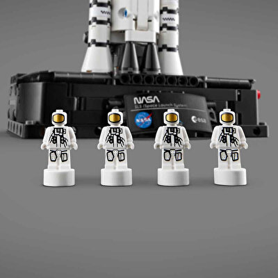 LEGO Technic NASA Artemis Uzay Fırlatma Sistemi Roketi 42221