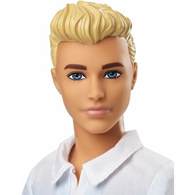Barbie Yakışıklı Ken Bebekler Mavi Beyaz T-Shirtlü Ken GDV12