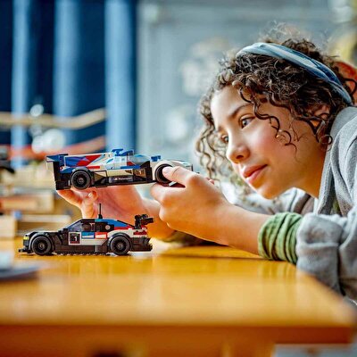 LEGO Speed Champions BMW M4 GT3 ve BMW M Hybrid V8 Yarış Arabaları 76922