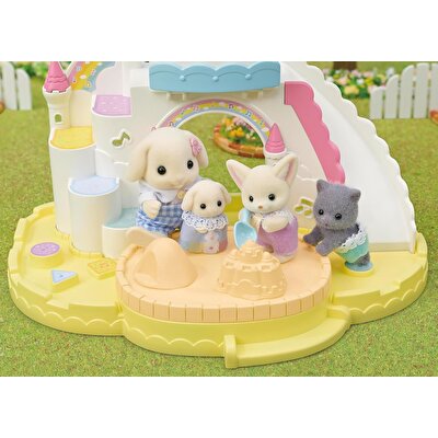 Sylvanian Families Anaokulu Havuzlu Şato