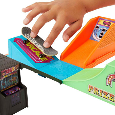 Hot Wheels Skate Parmak Kaykay Macerasına Başlangıç Seti Arcade Skatepark