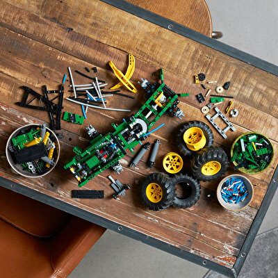 LEGO Technic John Deere 948L-II Orman Makinesi 42157