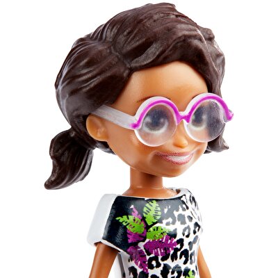 Polly Pocket ve Arkadaşları Serisi Siyah Beyaz Desenli Kıyafetli Shani GKL29