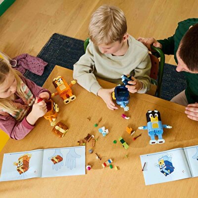 LEGO Bluey Parçalarla İnşa Edilen Bluey Ailesi 11217