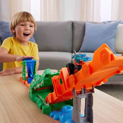Hot Wheels Monster Trucks Timsahı Devir Oyun Seti JJN45