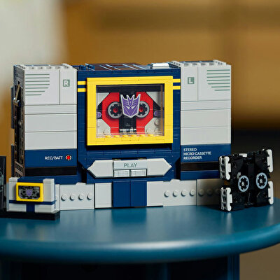 LEGO Icons Transformers: Soundwave 10358