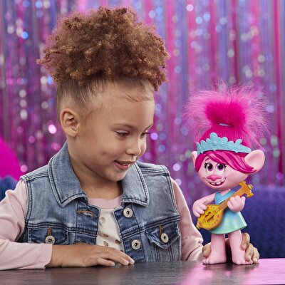 Trolls World Tour Şarkı Söyleyen Poppy E9411