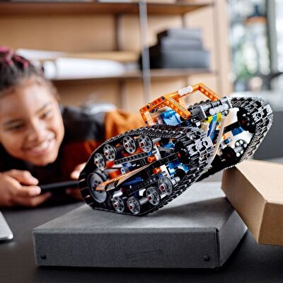 LEGO Technic Uygulama Kumandalı Dönüşüm Aracı 42140