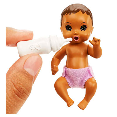 Barbie Bebek Bakıcısı Bebeği ve Aksesuarları Oyun Setleri HJY34