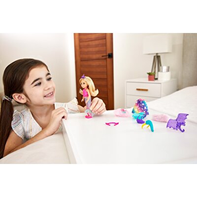 Barbie Dreamtopia Chelsea ve Kostümleri Oyun Seti GTF40
