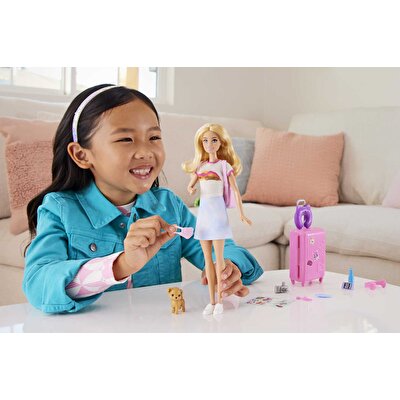 Barbie Seyahatte Bebeği ve Aksesuarları HJY18