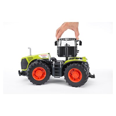 Bruder Class Xerion 5000 Traktör
