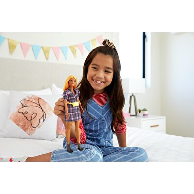 Barbie Büyüleyici Parti Bebekleri Turuncu Saçlı Esmer GRB53