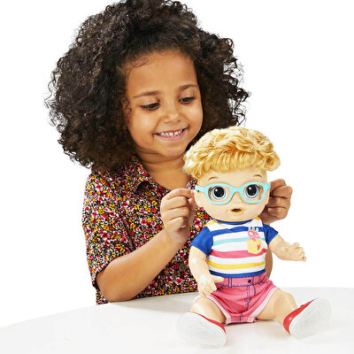 Baby Alive Işıklı Ayakkabılarıyla Neşeli Erkek Bebeğim E5244