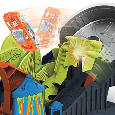 Hot Wheels Şehirde Yaratık Macerası Oyun Seti Serisi Dinozor Saldırısı  GTT68