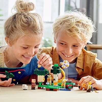 LEGO Minecraft Arı Çiftliği 21165
