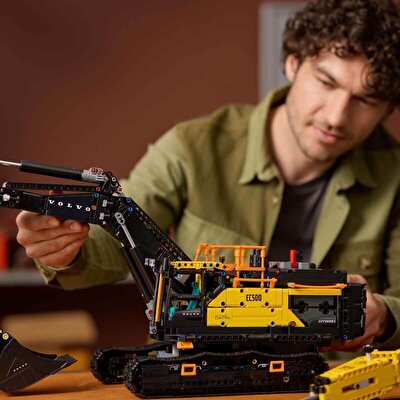 LEGO Technic Volvo EC500 Hybrid Ekskavatör 42215