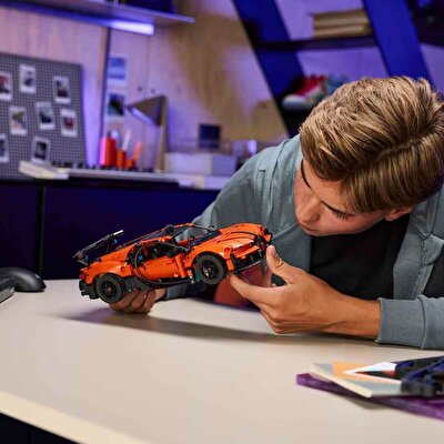 LEGO Technic Bugatti Chiron Pur Sport Hiper Araba 42222