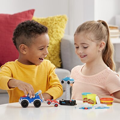 Play-Doh Çalışkan Çekici Kamyon E6690